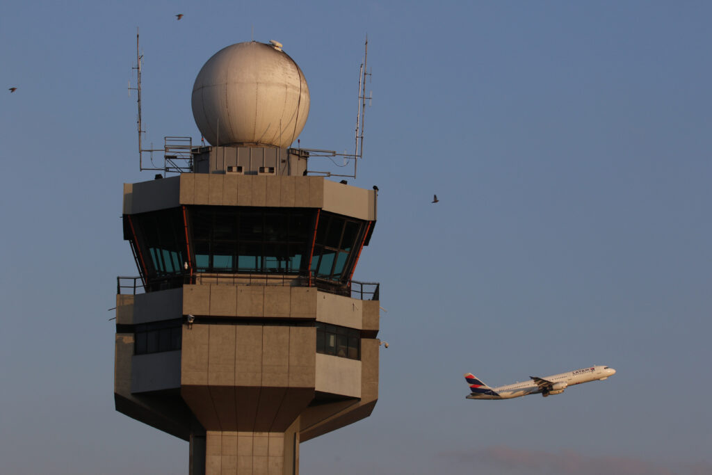 greve-controladores-de-voo-saeroportos-brasil