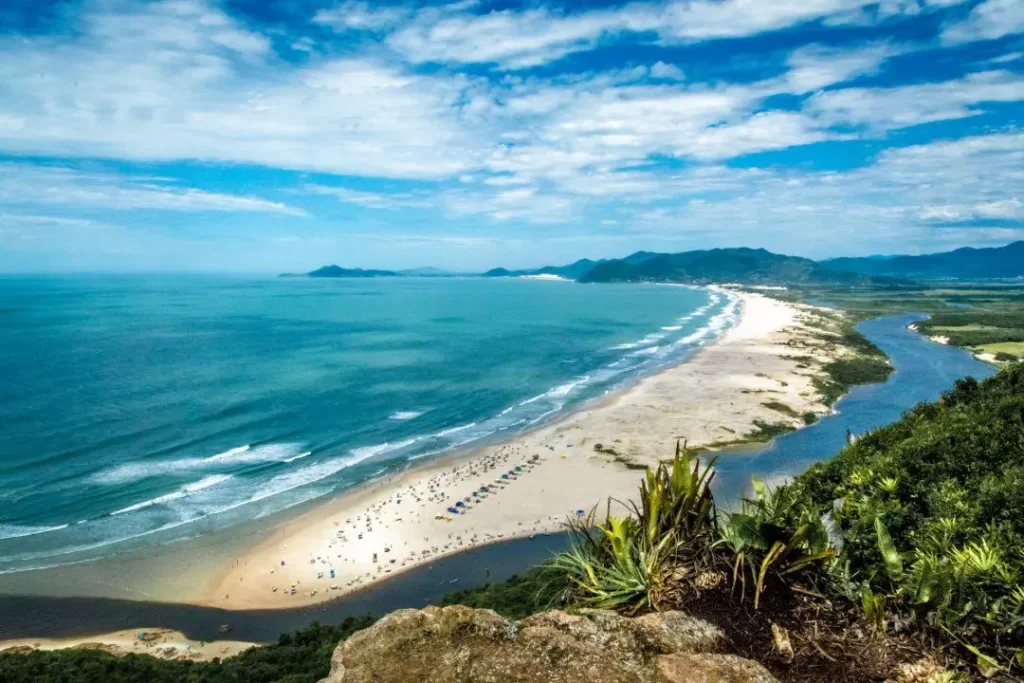 Guarda do Embaú, em Santa Catarina. Praias mais bonitas de Santa Catarina