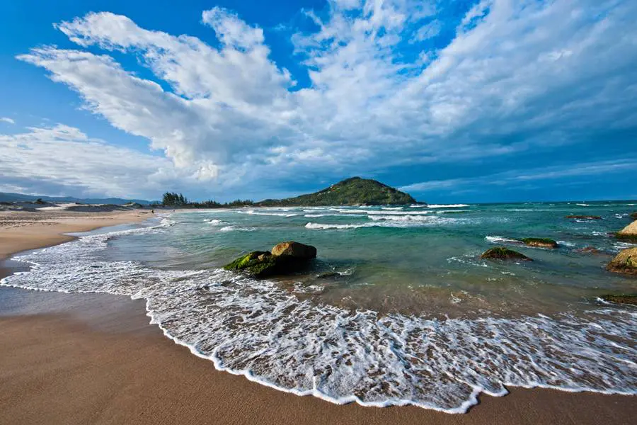 Praia da Ferrugem, em Santa Catarina. As 20 praias mais lindas de Santa Catarina em fotos. 