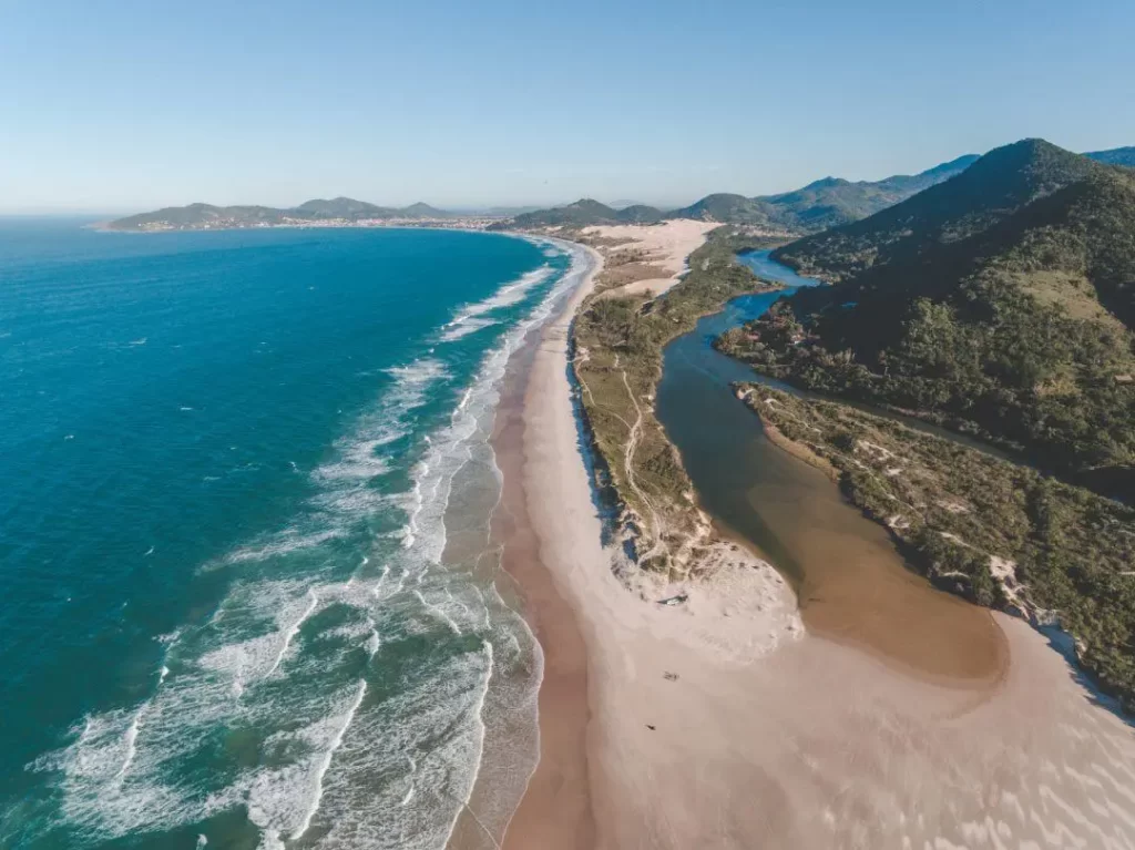 As 20 praias mais lindas de Santa Catarina em fotos. Foto: Wikimedia Commons