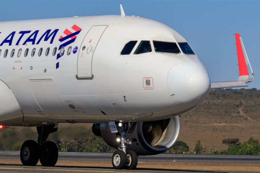 Passagens aéreas na Black Friday: LATAM oferece 2º passageiro grátis e mais descontos