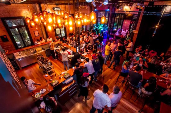 Pubs e bares legais para conhecer em Curitiba