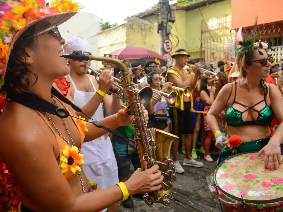 O Carnaval carioca faz sucesso anualmente entre os turistas