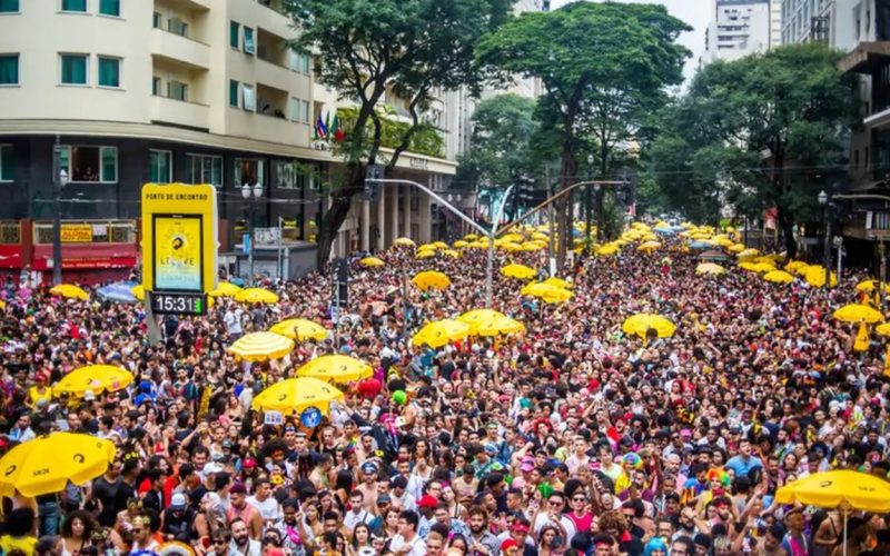 Os blocos de rua se tornaram muito populares entre os foliões
