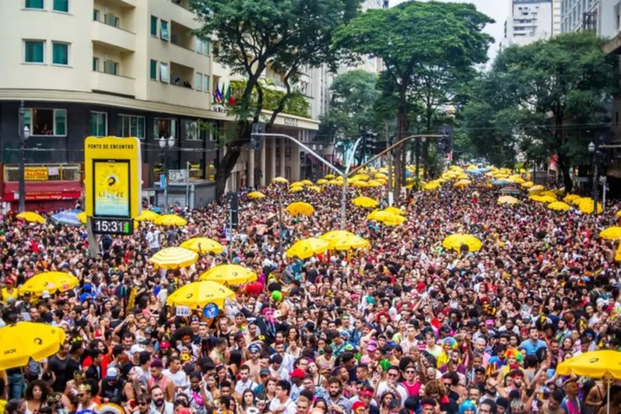 Os blocos de rua se tornaram muito populares entre os foliões