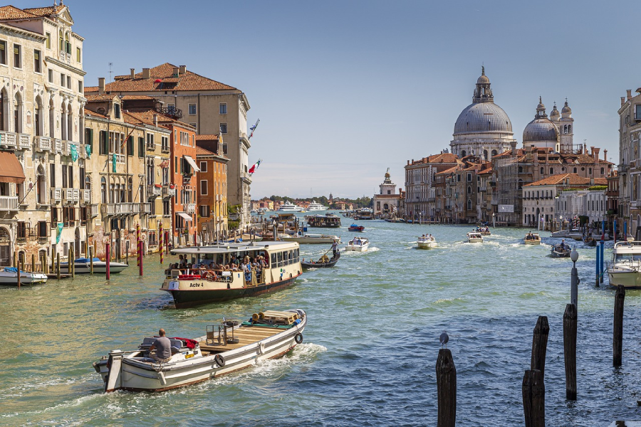 Canais de Veneza, na Itália