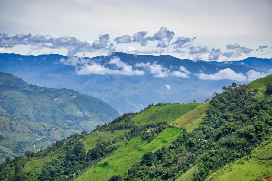 Medellín: cultura vibrante, clima tropical e preços acessíveis! Perfeito para as férias de julho