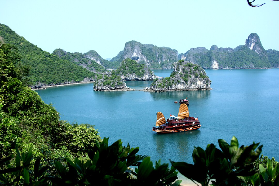 Lugares para viajar em 2024: Baía de Ha Long