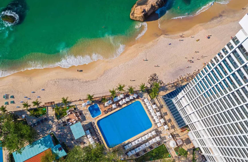 hotéis e resorts pé na areia no rj