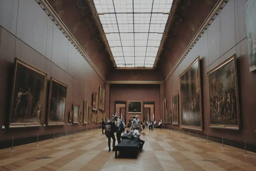 Museu do Louvre, em Paris, tem tour virtual