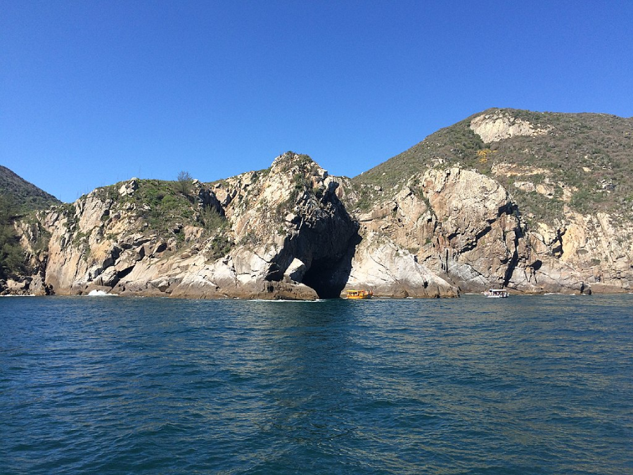 Lugares em Arraial do Cabo: Gruta Azul