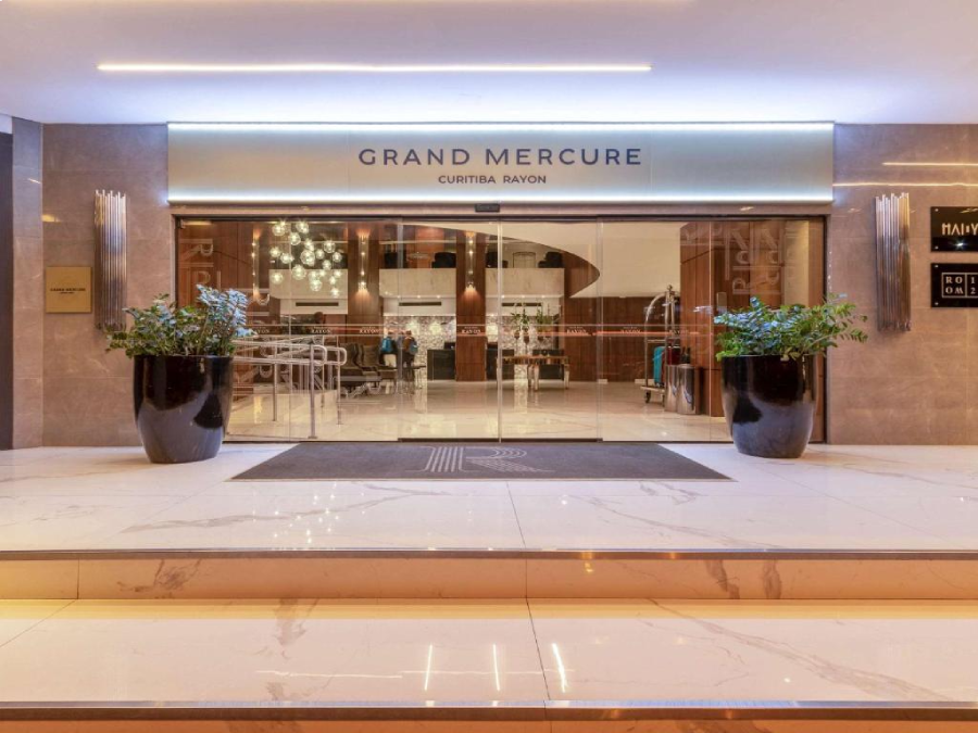 Grand Mercure Curitiba-Rayon: tradição na capital paranaense