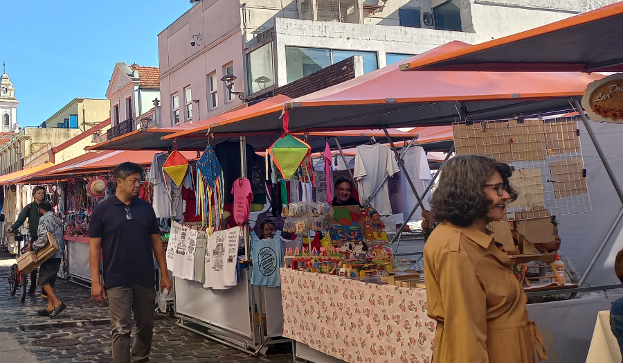 Walking Tour: Feira do Largo da Ordem