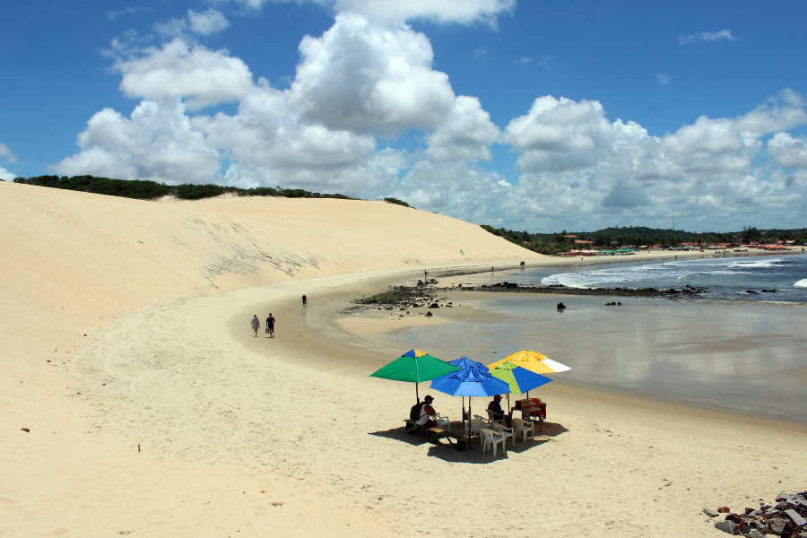 Curta a Praia de Genipabu