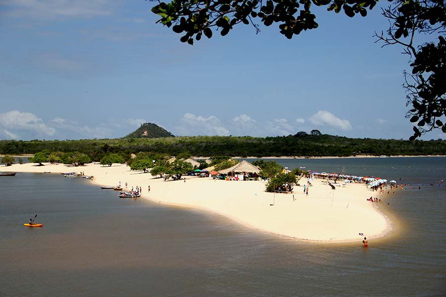 Praia na Ilha do Amor, no Pará