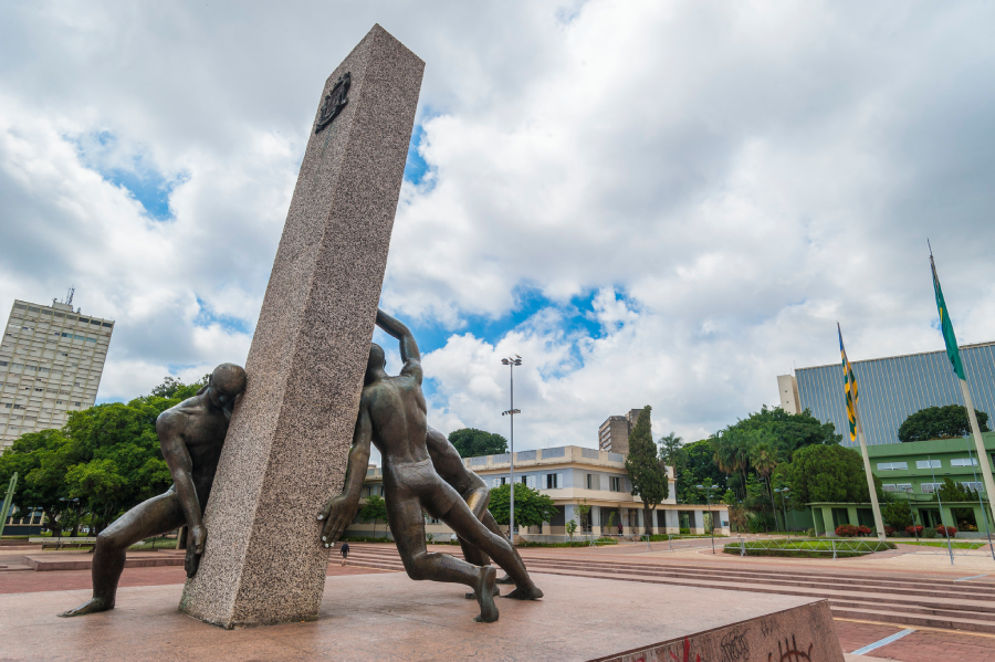 Monumento na Praça Cívica