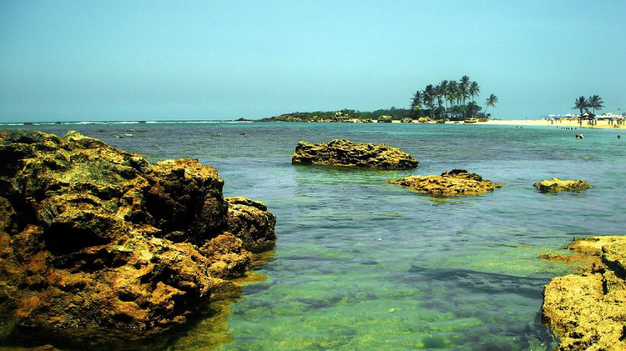 Águas cristalinas da Segunda Praia