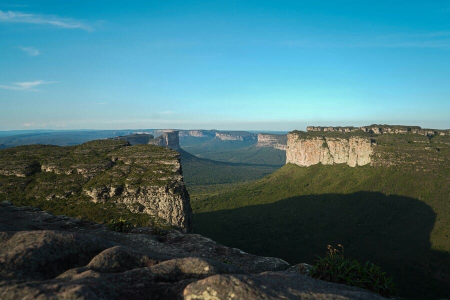 Melhores destinos para viajar com pouco dinheiro em 2025