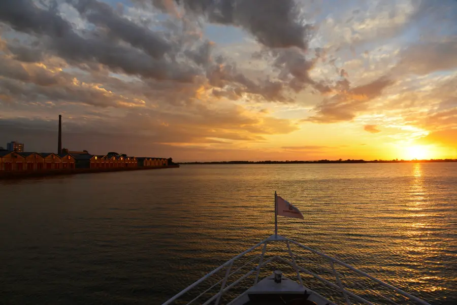 Passeios de barco no Guaíba