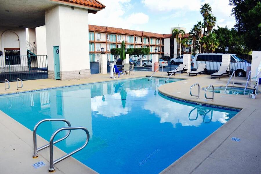 Days Inn by Wyndham Anaheim Near the Park - California