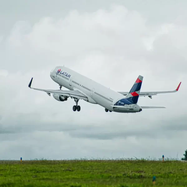 Como conseguir desconto em passagens aéreas para acompanhantes de autistas