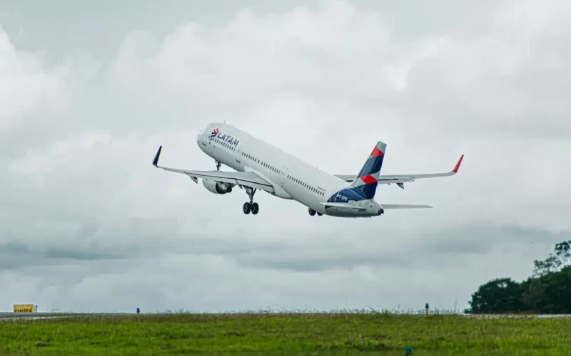Desconto nas passagens aéreas para acompanhantes de autistas