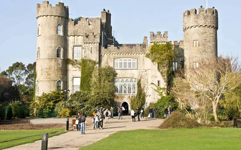 Qual é a melhor conta bancária para brasileiros na Irlanda em 2025