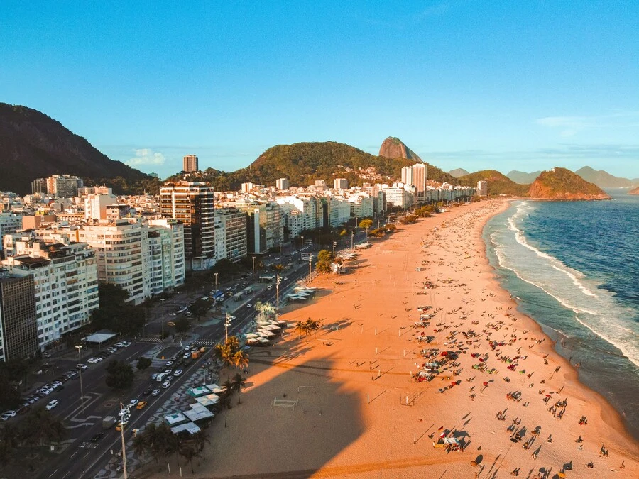 Viaje pelo Brasil e conheça Copacabana