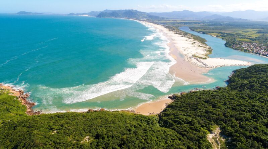Viaje pelo Brasil e conheça a Guarda do Embaú