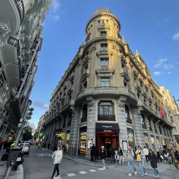 Visto de nômade digital na Espanha permite nacionalidade para brasileiros