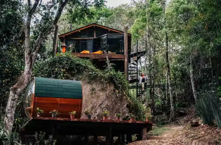 Casa na árvore entre SP e Rio