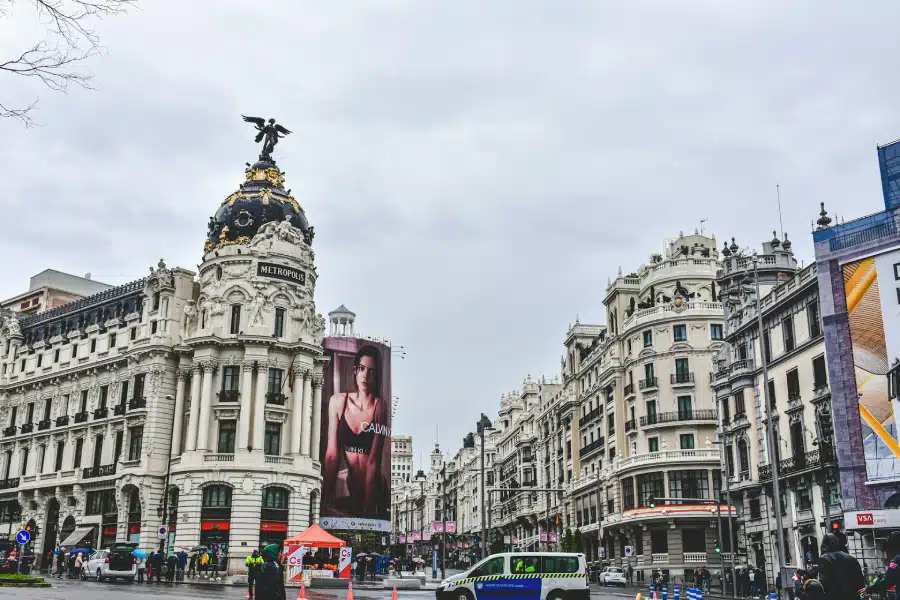 Portugal ou Espanha: qual o melhor visto para profissionais de TI