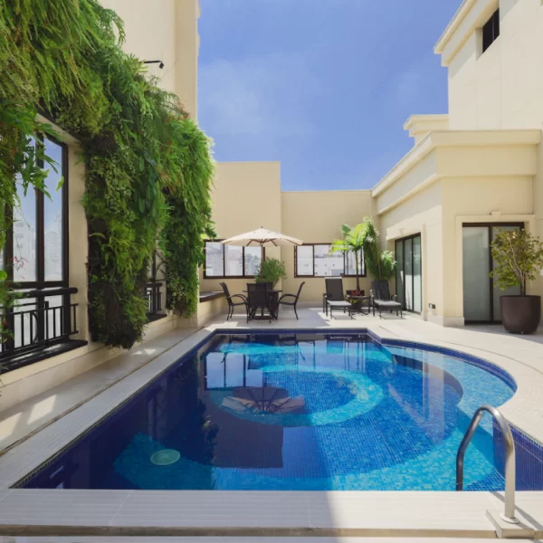 George V Casa Branca: hotel em SP tem rooftop com piscina, parquinho e apartamentos amplos no Jardins