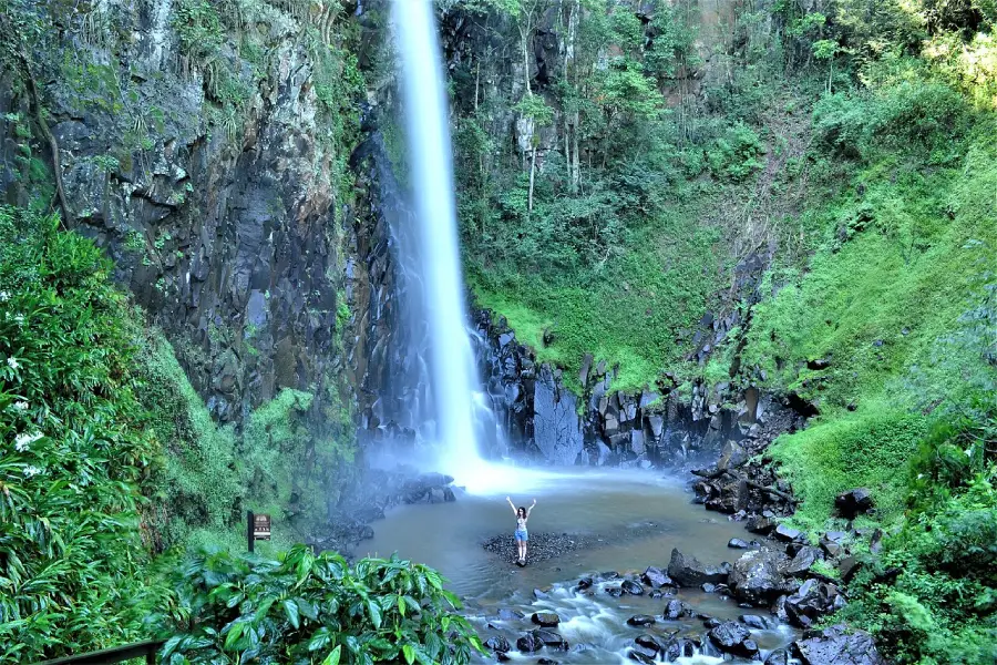 Cachoeira da Roseira em Brotas SP com águas cristalinas e natureza preservada