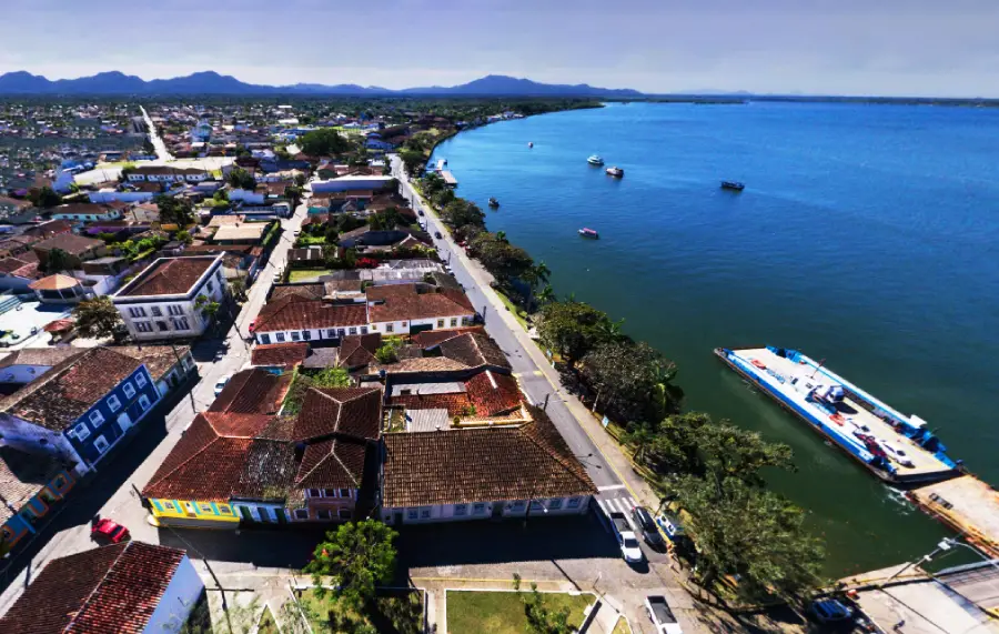 A cidade de Cananéia, em SP, se destaca pelo ecoturismo e tranquilidade