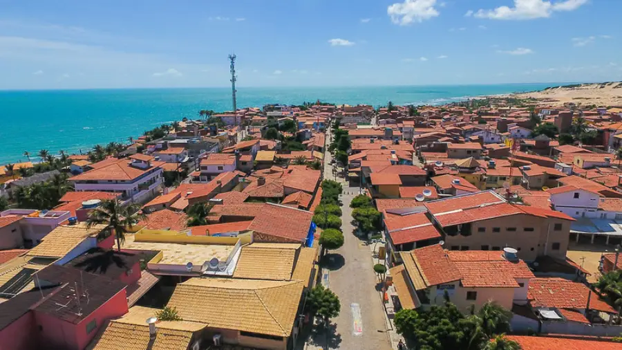 Canoa Quebrada em Aracati, CE, combina praia e cultura