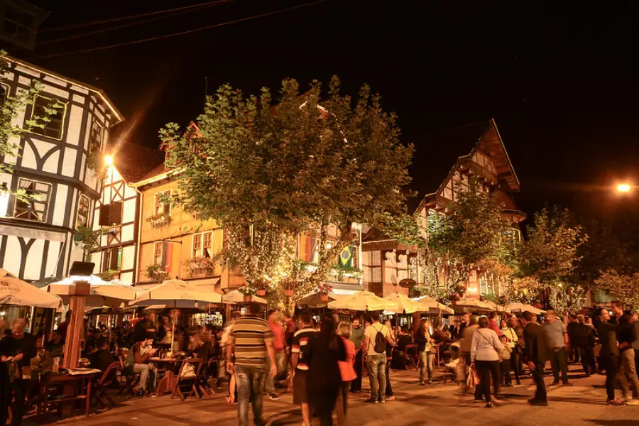 Áreas de lazer e gastronomia em Campos do Jordão na Serra da Mantiqueira