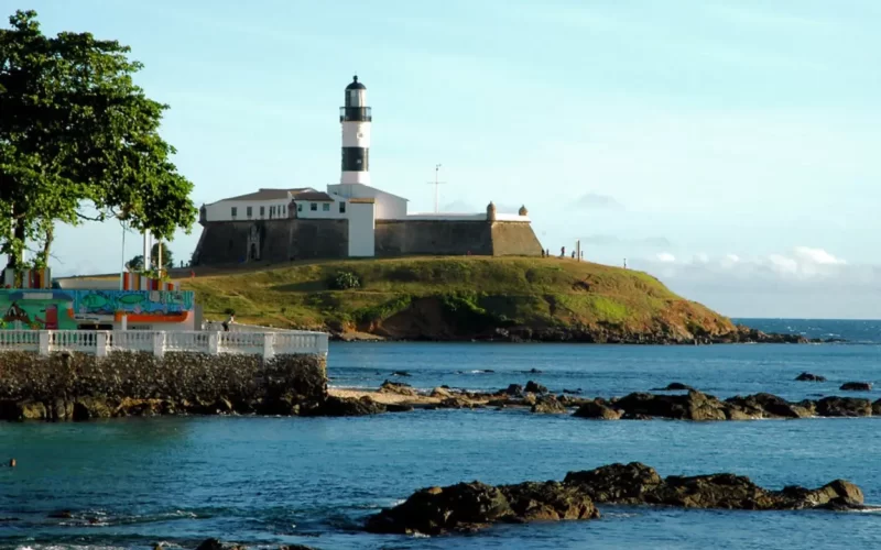 O Farol da Barra é um dos principais pontos turísticos de Salvador