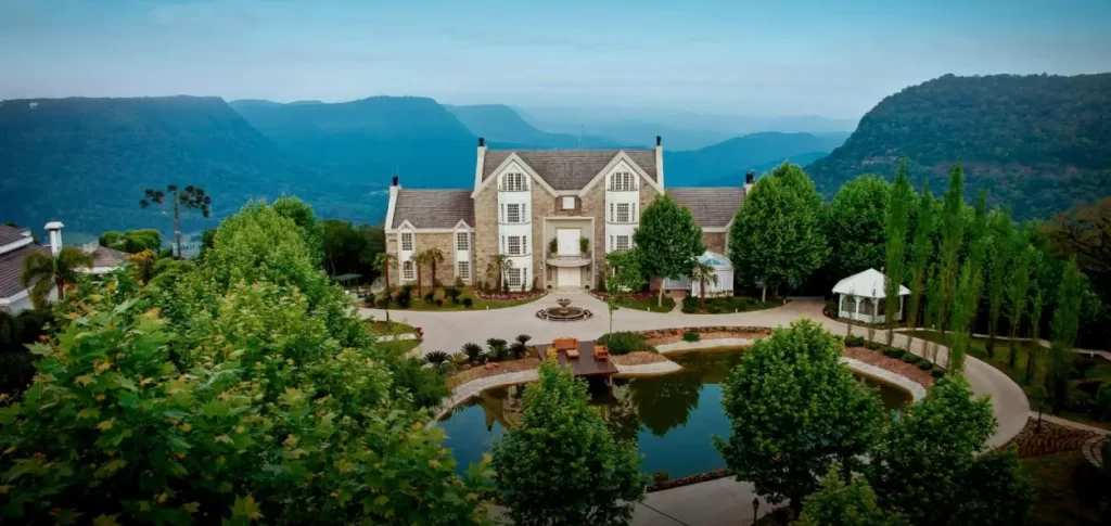 Localizado em Gramado RS, o Castelo Saint Andrews é uma dica de local para visitar