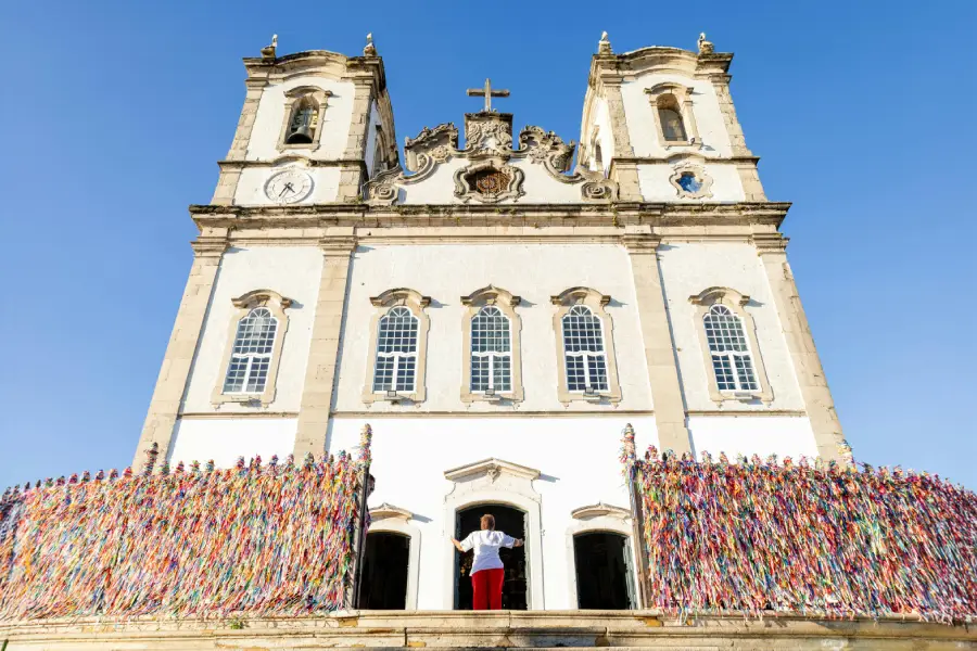 Igreja do Nosso Senhor do Bonfim em Salvador, BA, famosa pelas fitinhas coloridas