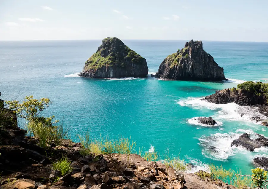 Dica do que conhecer em Fernando de Noronha: o Morro Dois Irmãos