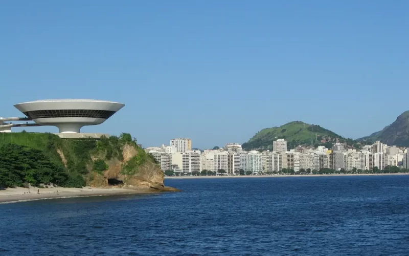 A cidade de Niterói, RJ, é um importante destino turístico fluminense