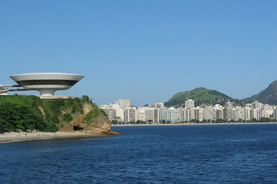 A cidade de Niterói, RJ, é um importante destino turístico fluminense