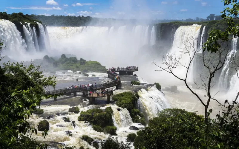 Foz do Iguaçu, no Paraná, destino turístico brasileiro