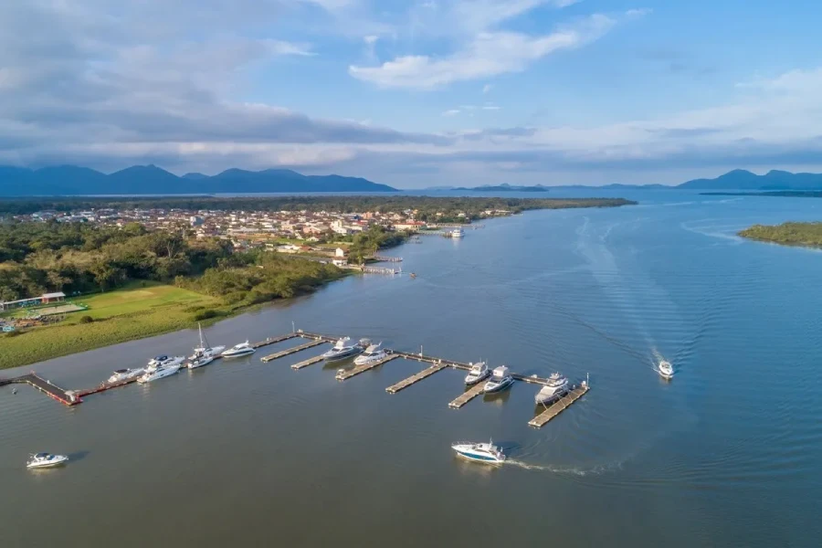 Pontos turísticos no litoral de Santa Catarina