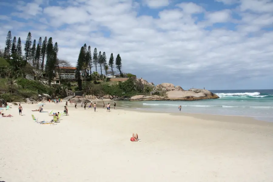 Praia da Joaquina uma das opções para visitar em Florianópolis - SC