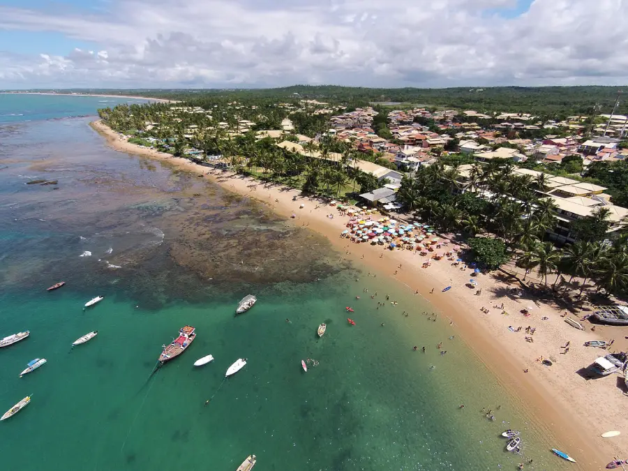 Praia do Forte, destino turístico famoso no litoral da Bahia