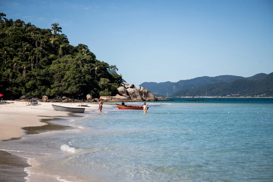Praias de águas cristalinas em Florianópolis