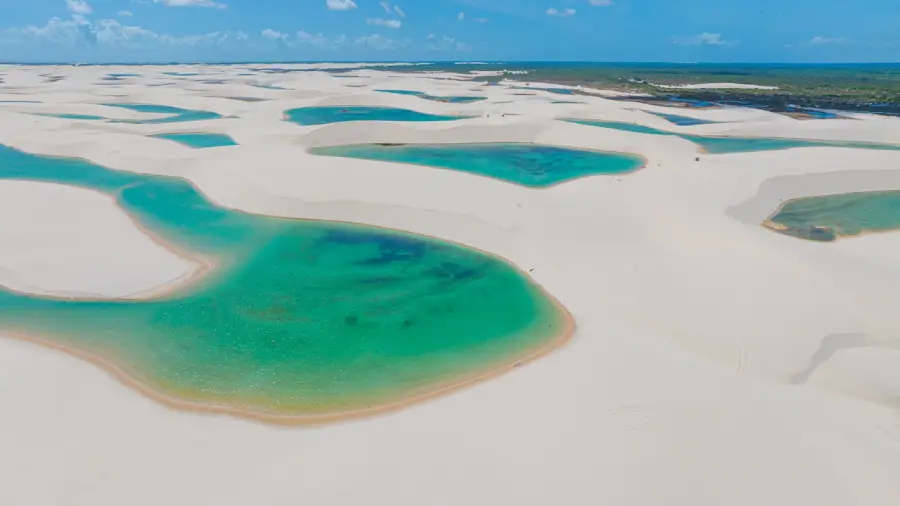 Lençóis Maranhenses, em Barreirinhas, Maranhão, com dunas brancas e água cristalina