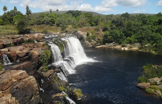 Cachoeira da Serra do Cipó, em Minas Gerais, destino de ecoturismo com trilhas e piscinas naturais